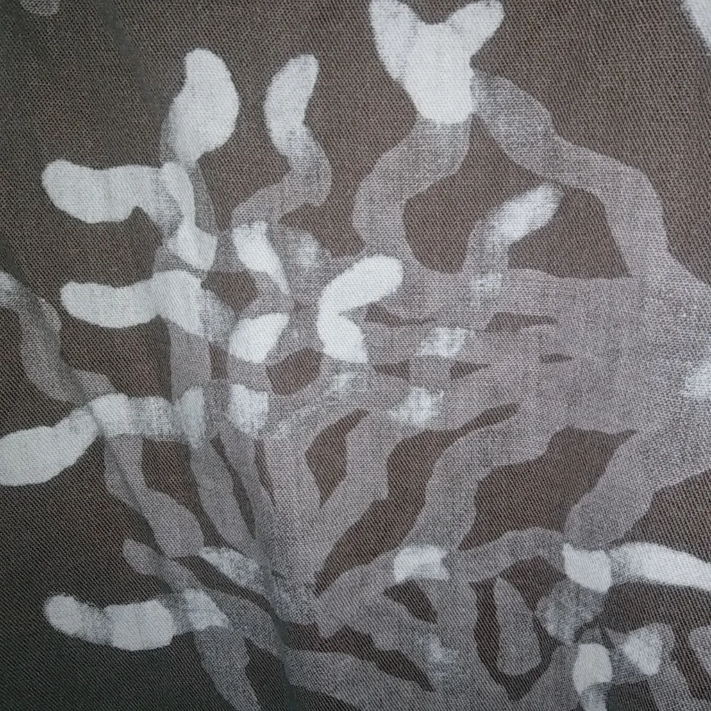 Gene Ewing M Taupe White Ocean Coral Cotton Top - Image 6