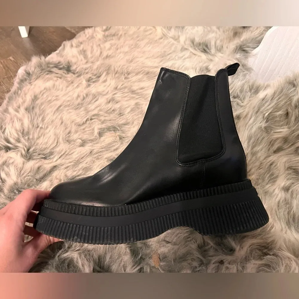 NWOB GIANNI CREEPERS CHELSEA BOOTS - Image 3