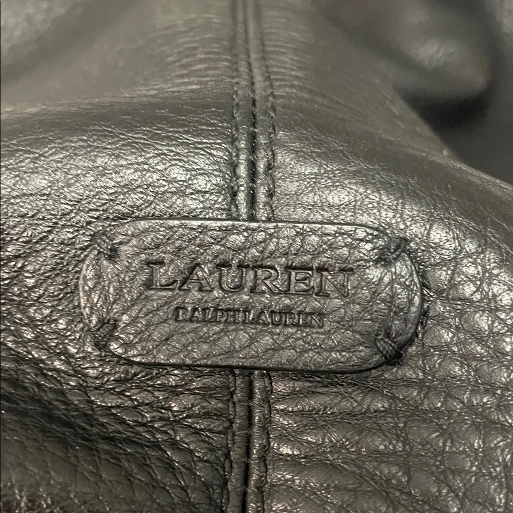 Lauren Ralph Lauren Black leather shoulder bag with a tassel - Image 4