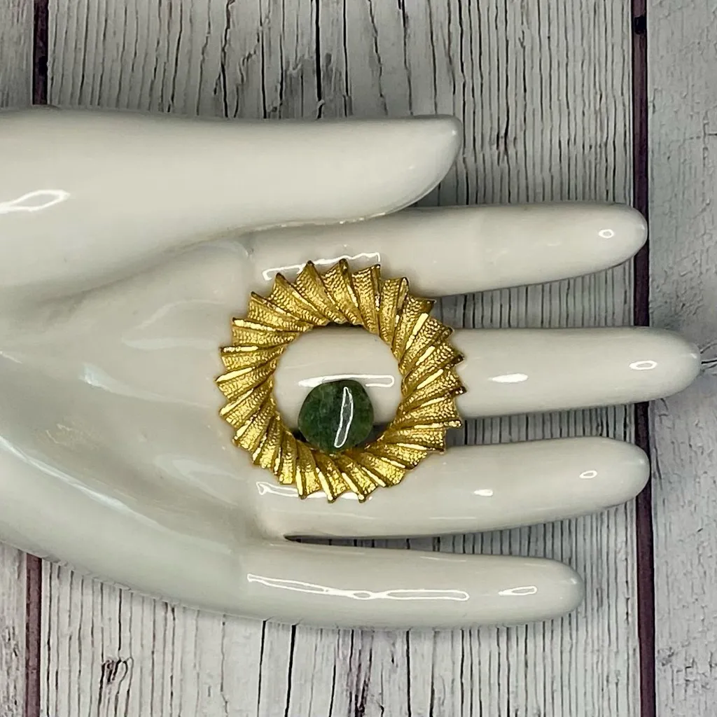 Dubarry Fifth Avenue Wreath Brooch – Gold Tone with Nephrite Jade, 1.5” - Image 2