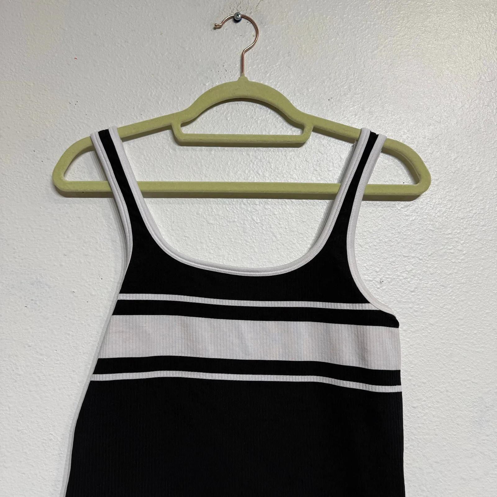 Athleta Black Ribbed Renew Seamless Square Neck Tank Top Sz S - Image 3