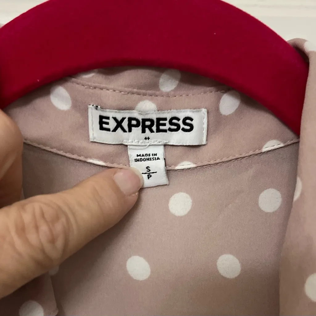 Express Mauve and White Polka Dot Button-Down Shirt Sz S - Image 5