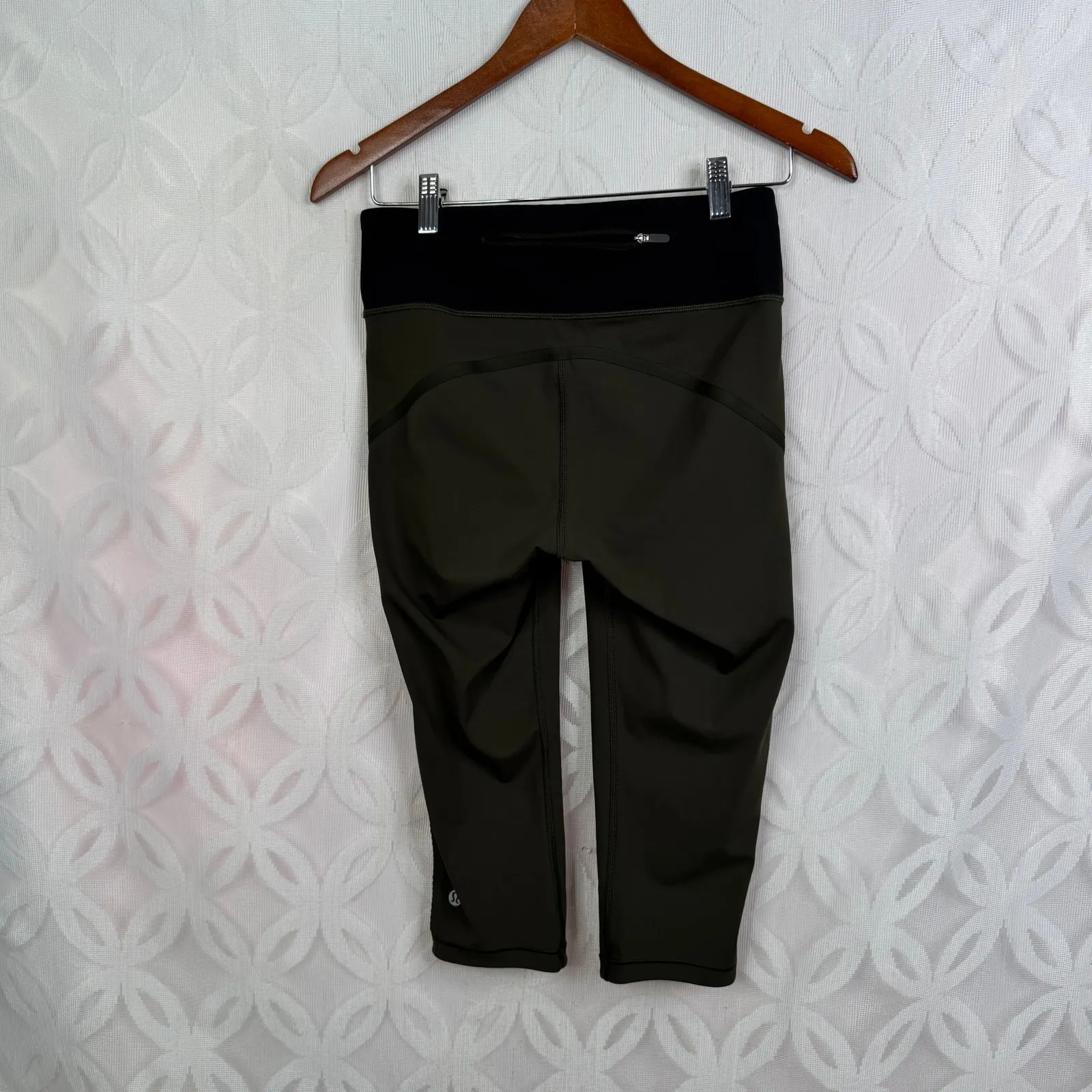 Lululemon  Smooth Stride Crop Dark‎ Olive Legging Size 6 - Image 8