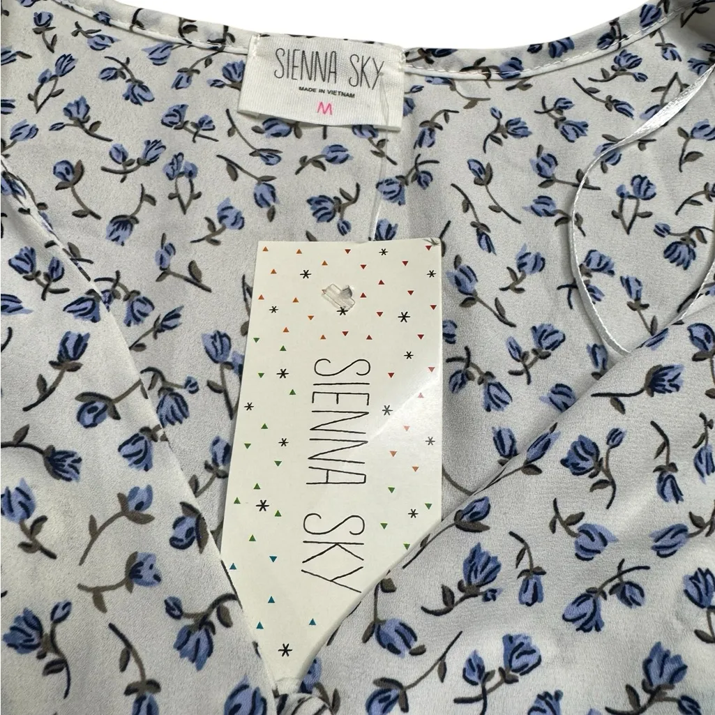 NWT Sienna Sky Women's White Floral Blouse V Neck Button Size Medium - Image 2