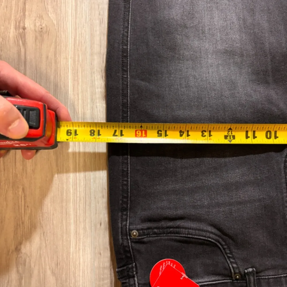 NWT Spanx Women's Straight Leg Pull On Jeans - Large - Image 9