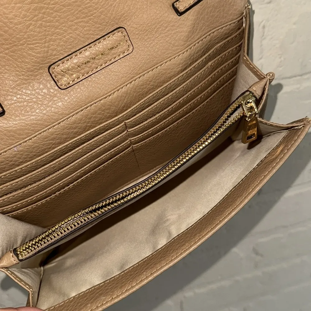 INC Elegant crossbody Tan faux Leather Bag
Fold over adjustable straps - Image 3