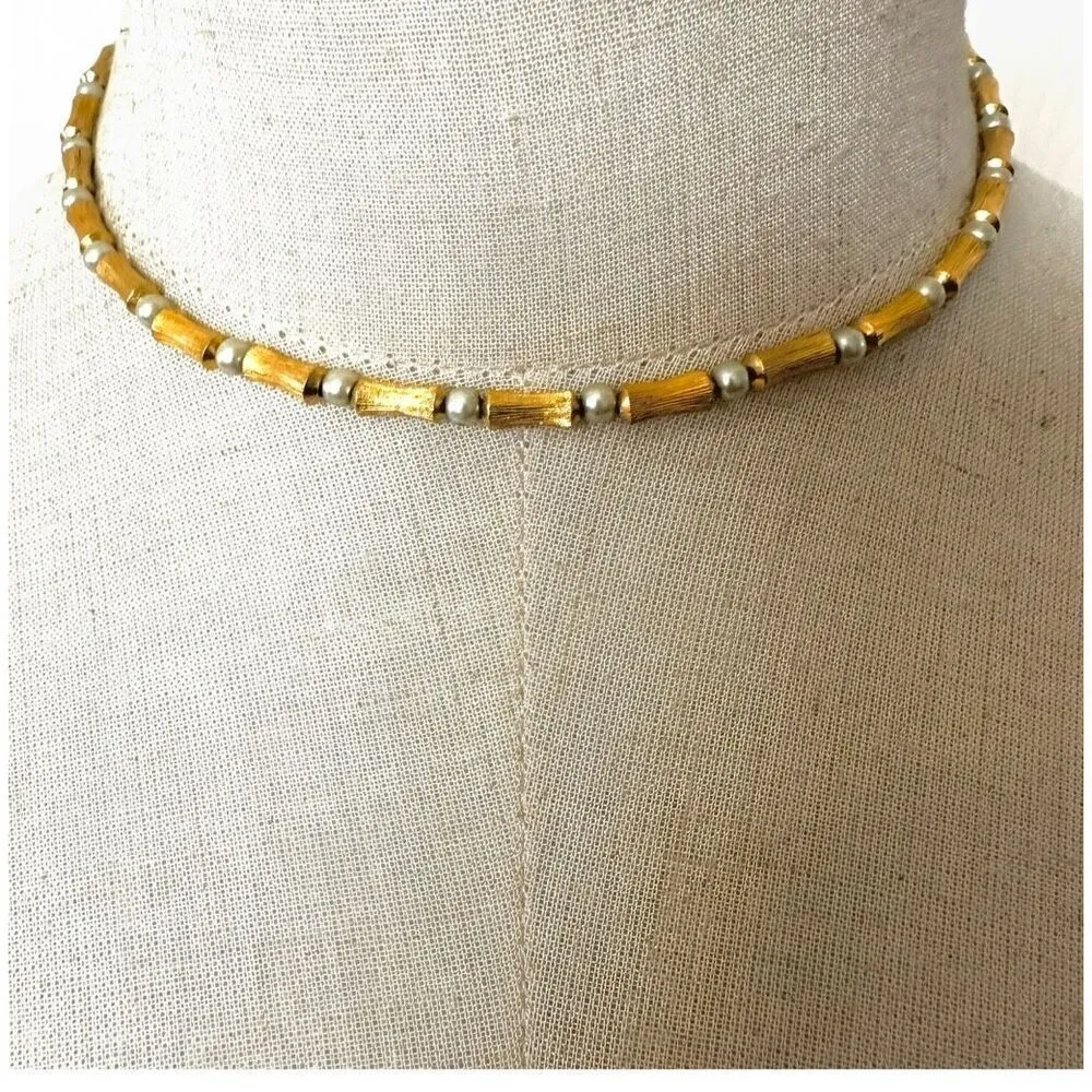 Gold tone faux pearl vintage choker necklace - Image 2