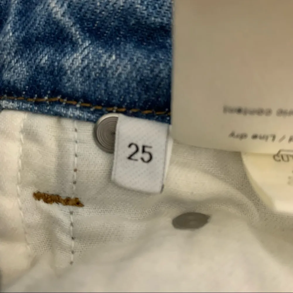 Reformation Cropped Cigarette Distressed in Savu Wash Jeans Size 25 - Image 4