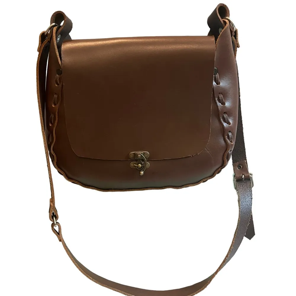 Vintage 1970's Leather Boho Saddle Handbag - Image 2