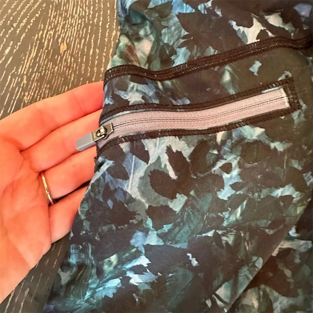 Lululemon Top Speed Crop Leggings Blue Floral Moisture - Image 3