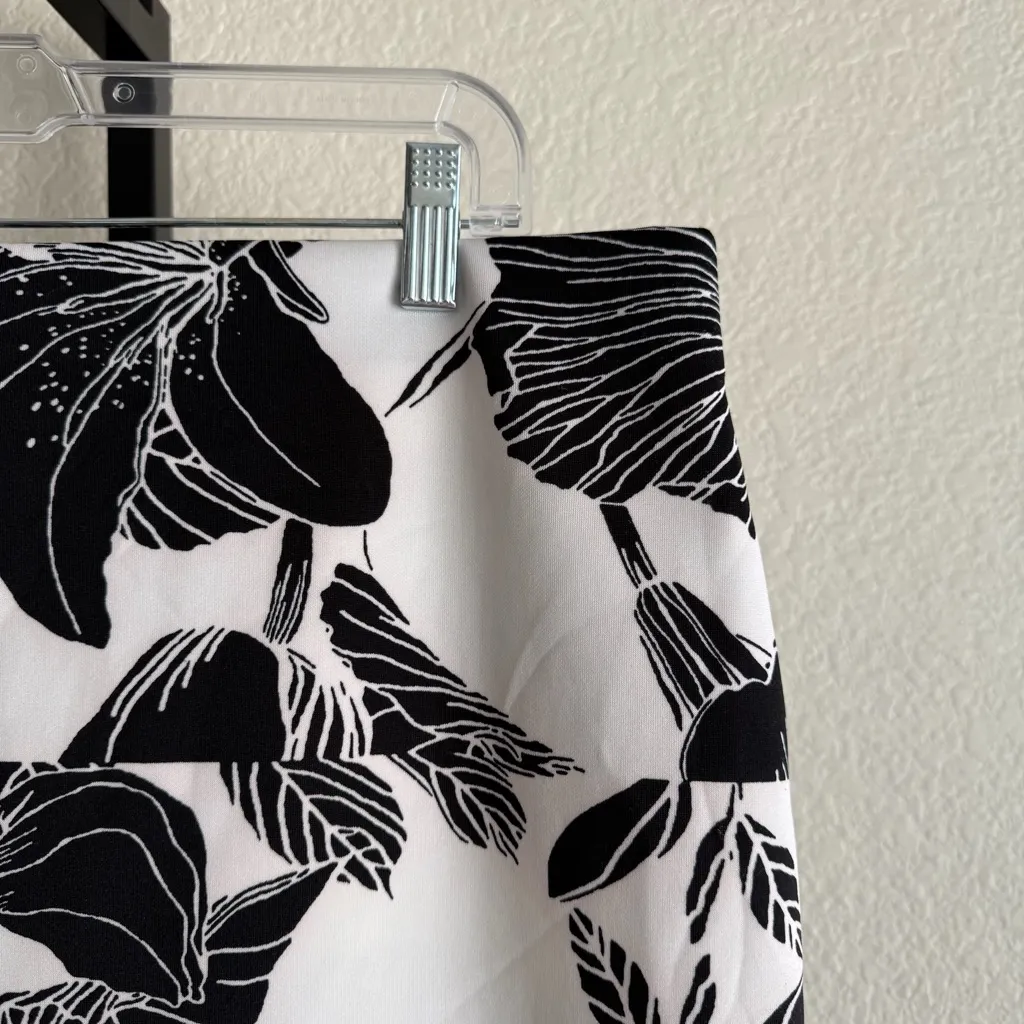 Bold Floral Pencil Skirt Black White Stretch Office Modest Skirt Large Chic NWOT - Image 4