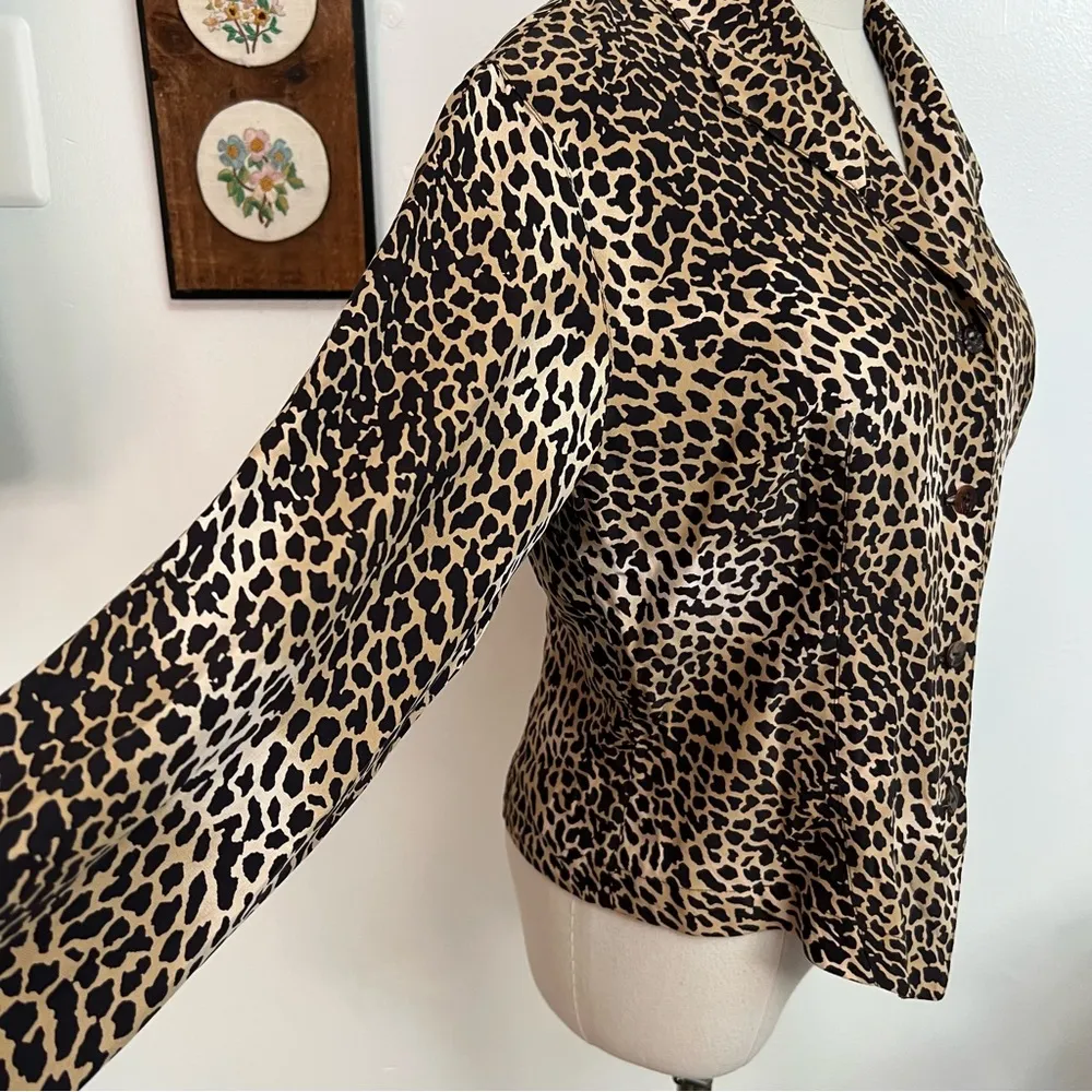 Vintage 90s Silk Leopard Print Tailored Button Up Blouse size 4 - Image 2
