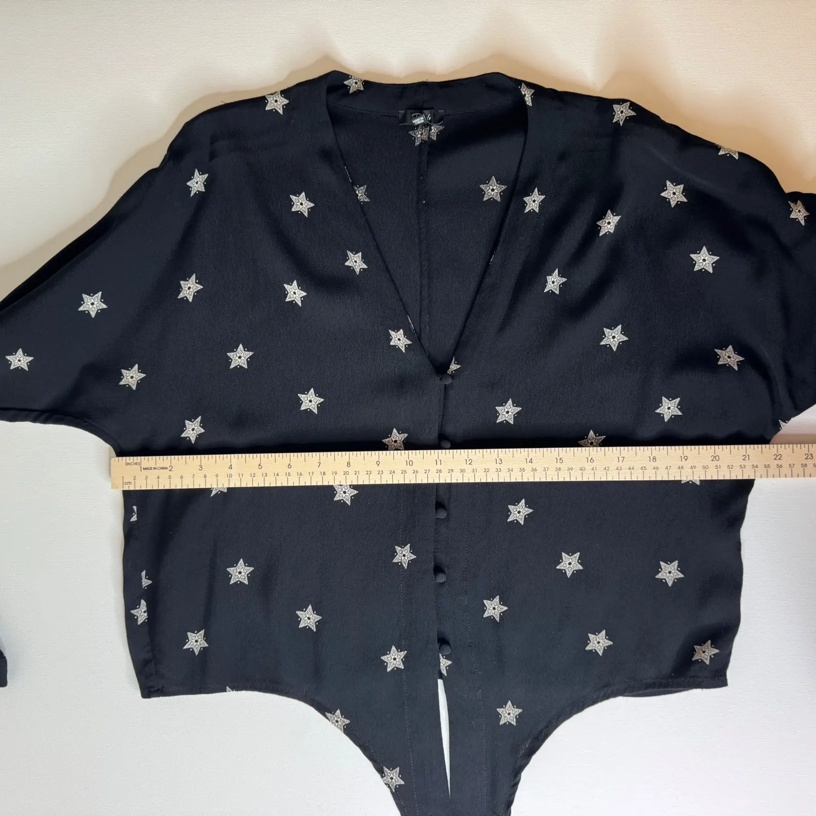 Rails  Sloane Star Print‎ Button Down Tie Front Top Women's Large Black Celestial - Image 9
