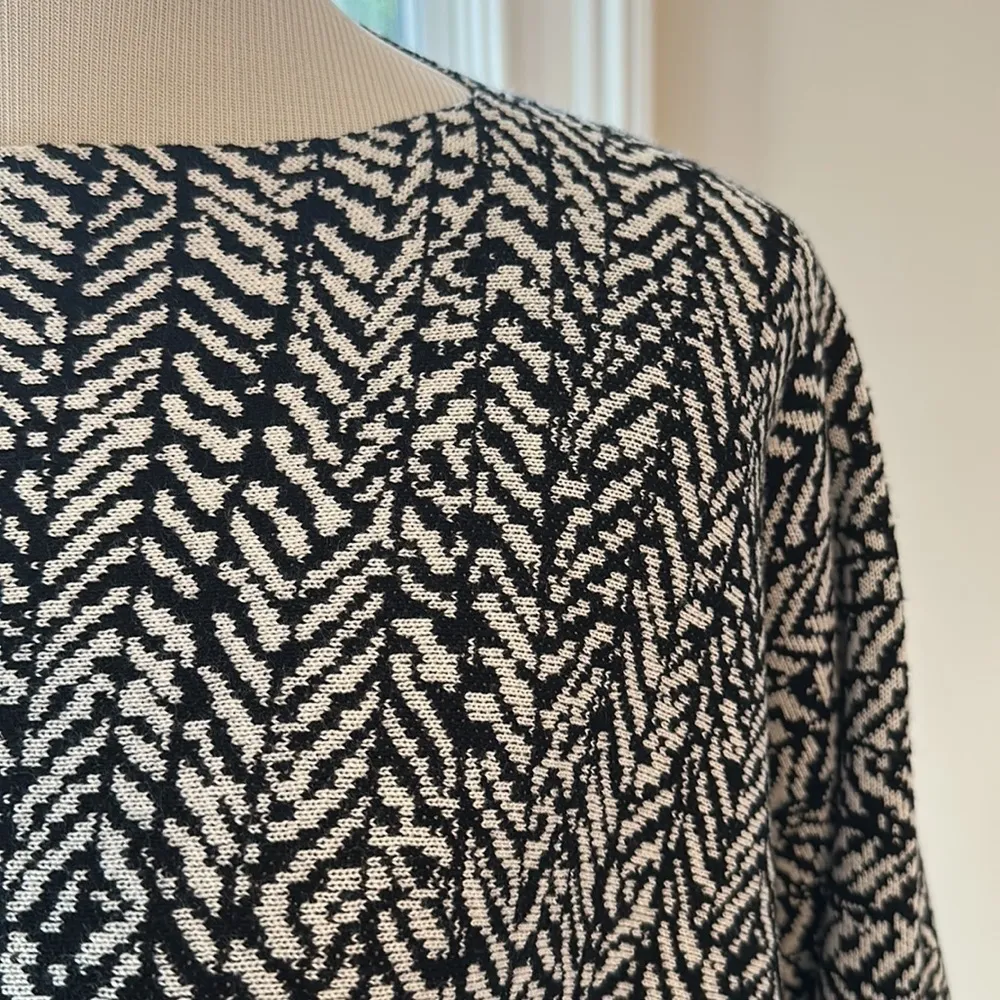 Lululemon Retired Poncho, O/S, Like New - Image 5