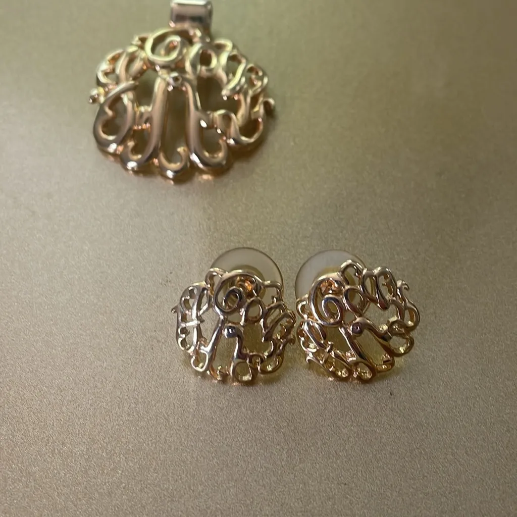 Vintage Gold Tone Charm Pendant and Matching Earrings, Pierced - Image 3
