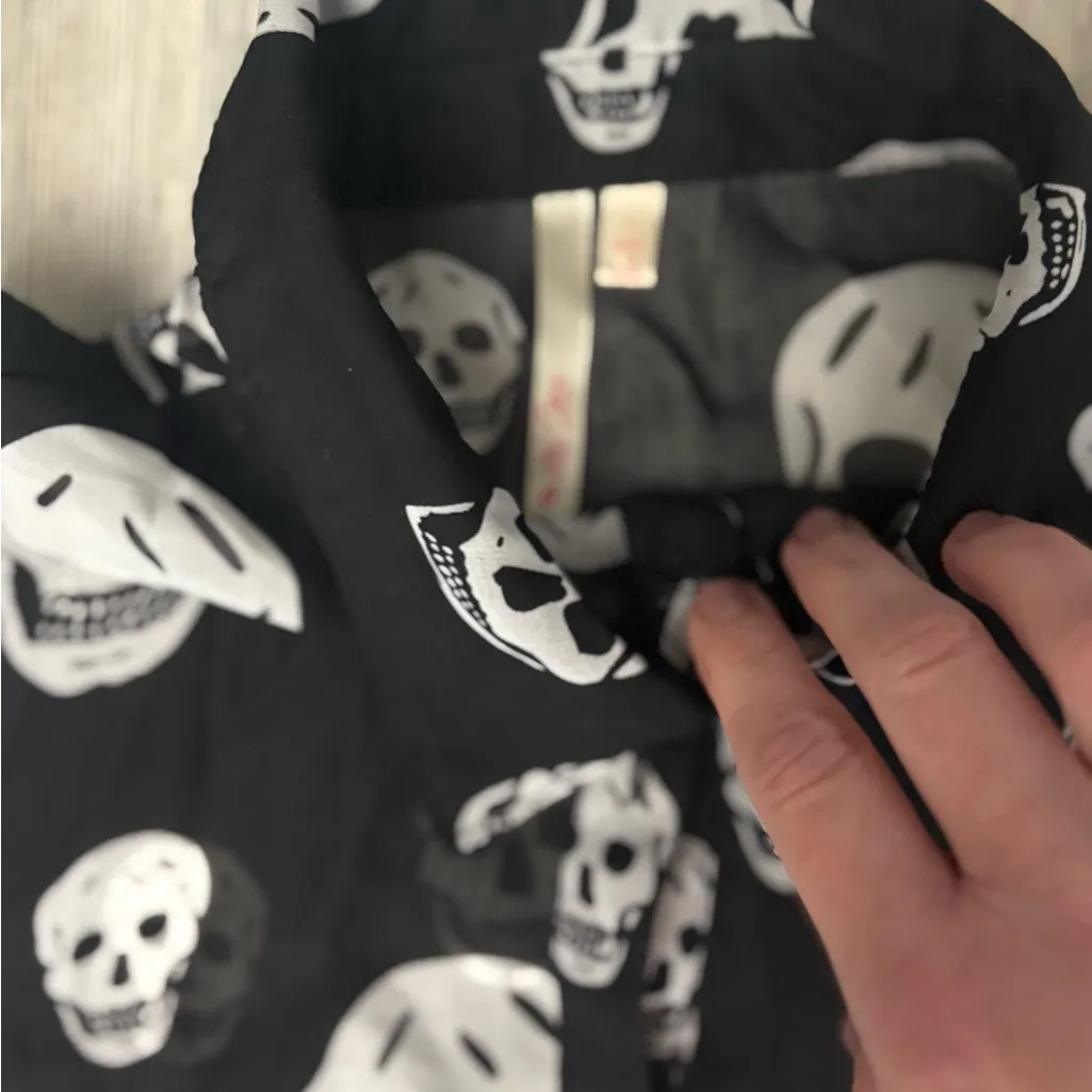 Last Kiss Black and White Skull Blouse - Image 4