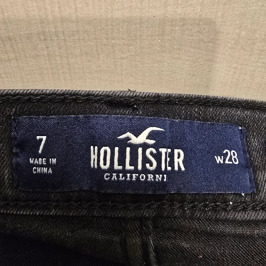 {7/28} Hollister High Rise Midi Distressed Black Denim Stretchy Jean Shorts - Image 12