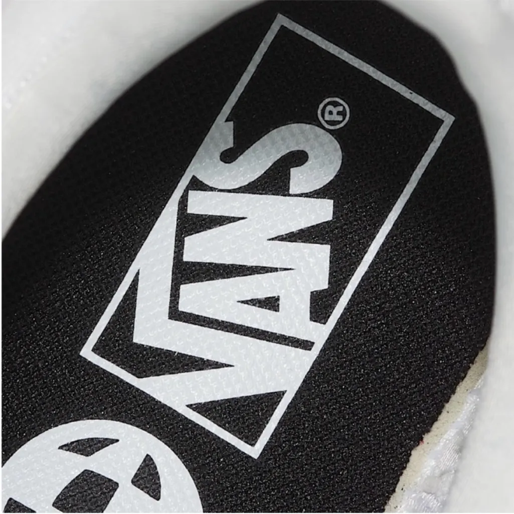 Vans UltraRange Neo VR3 Shoe
Women 9.OUS Mens 7.5 US - Image 5