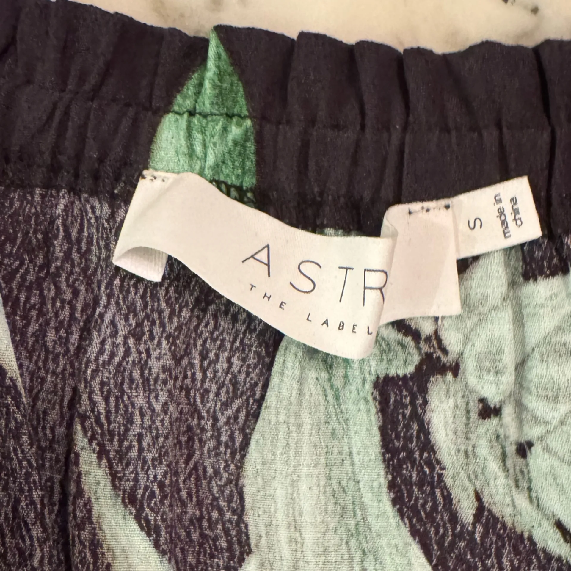 EUC Astr Black Floral Off-Shoulder Blouse Sz S - Image 6