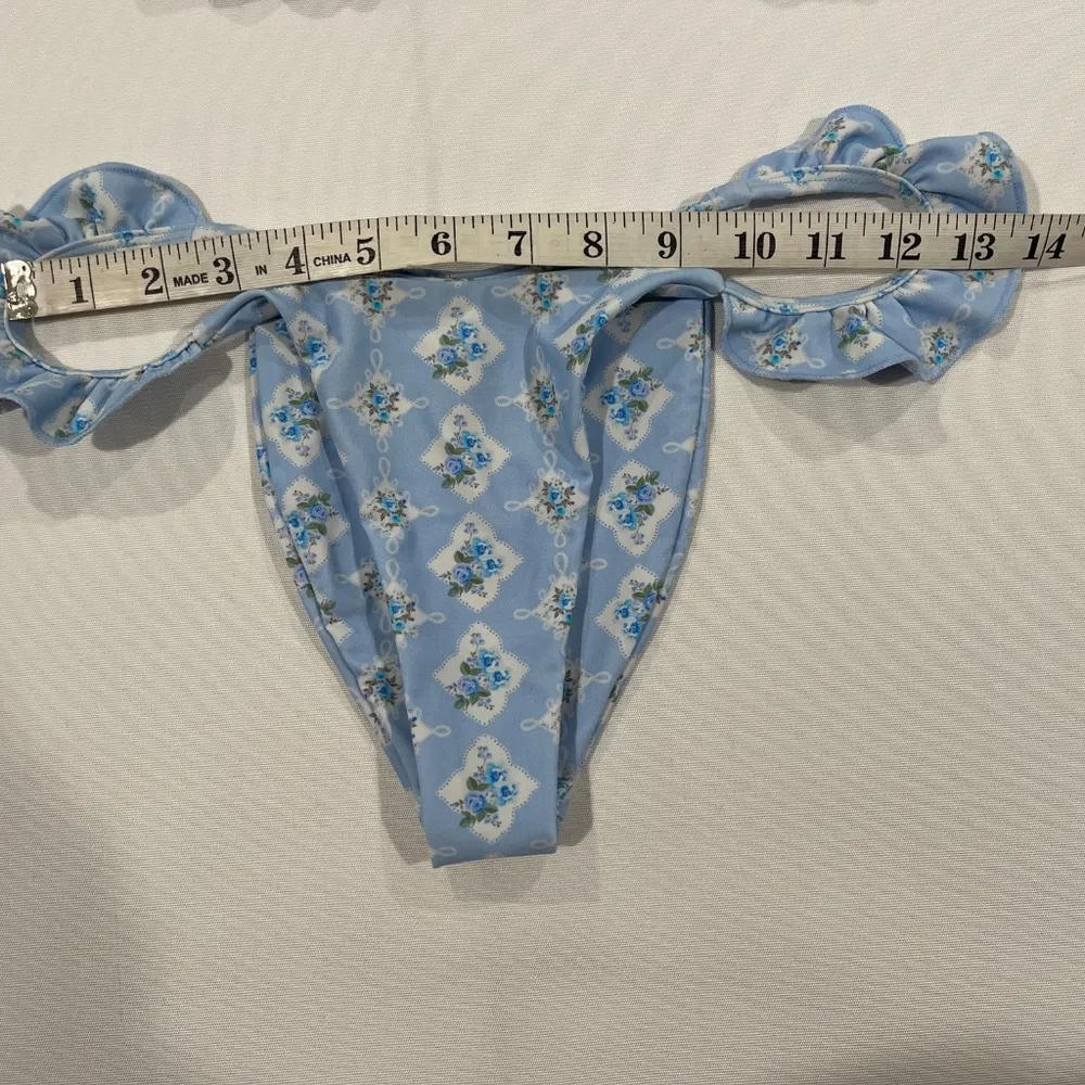 Blackbough Tessa Ruffled Triangle Bikini Set -  Size S. - Image 12