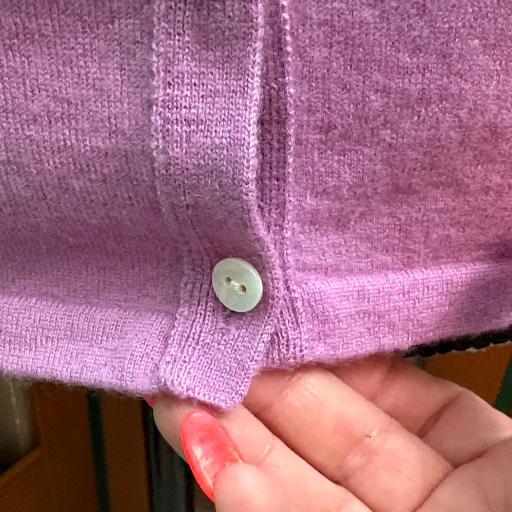 Chic Lilac Button - Image 4