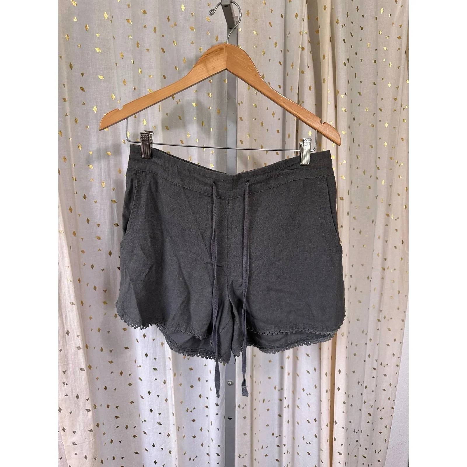 NWT Calson Women's Gray Linen Blend Lace Trim Drawstring Tie Side Pockets Shorts - Image 2