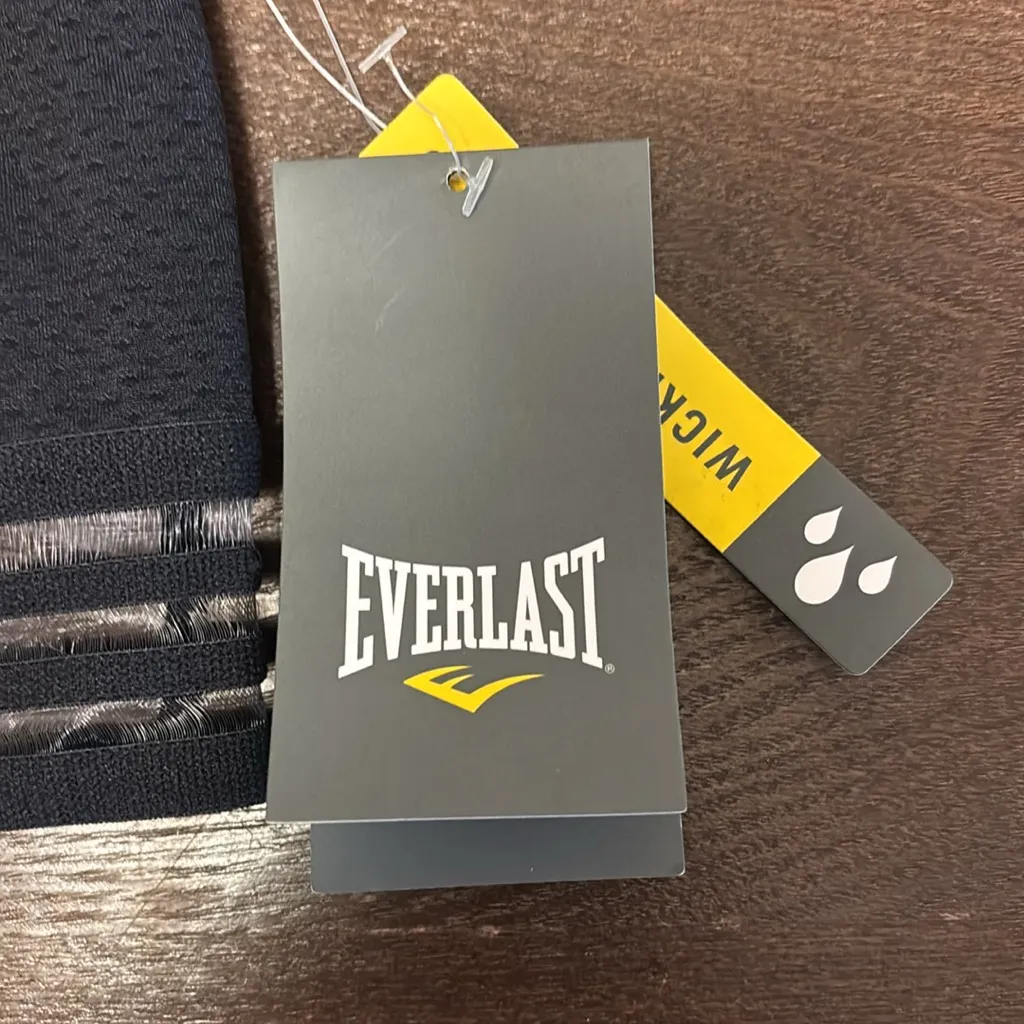 Everlast Black Sports Bra with Strappy Design - Image 2