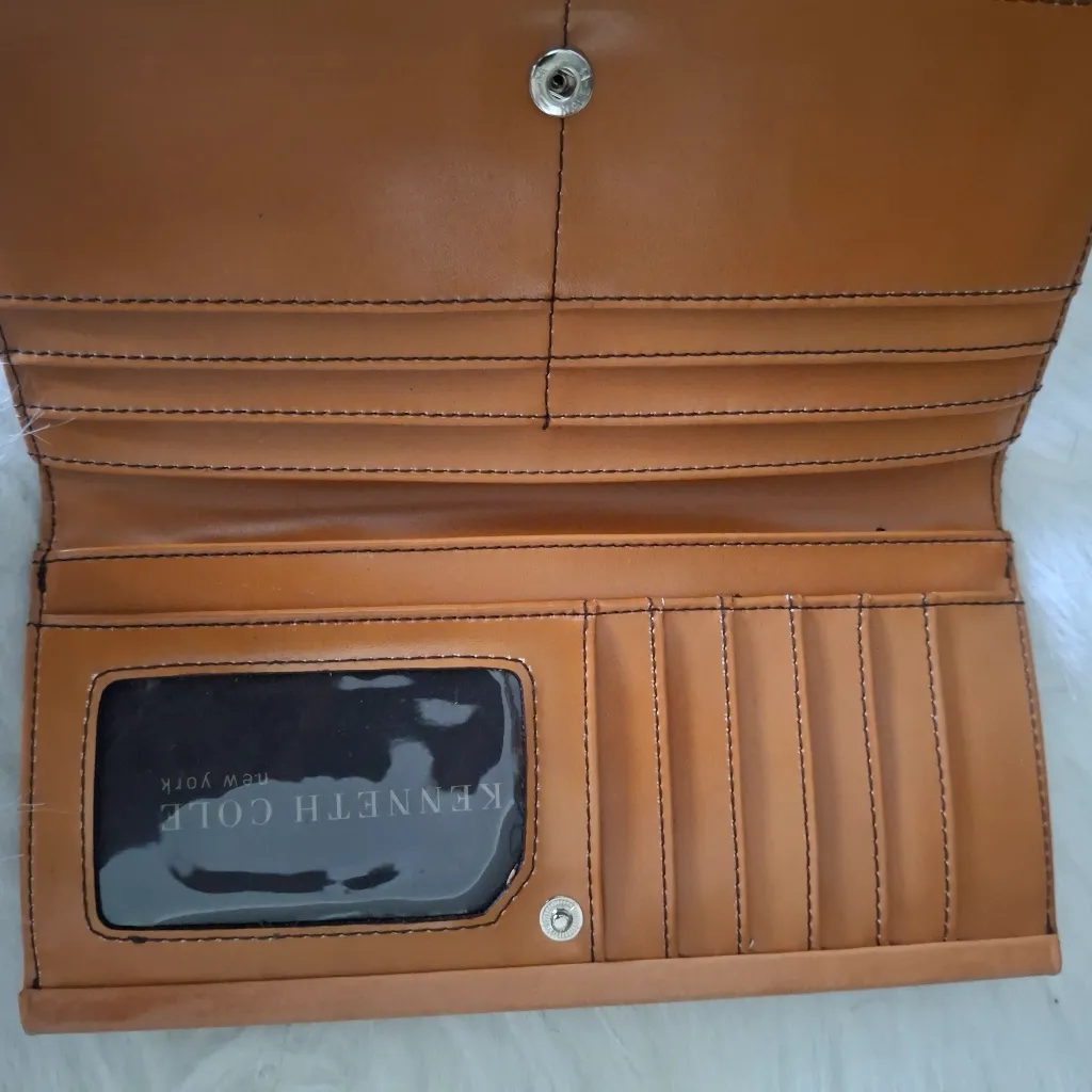 Kenneth Cole Reaction Tan Leather Wallet NWOT - Image 4