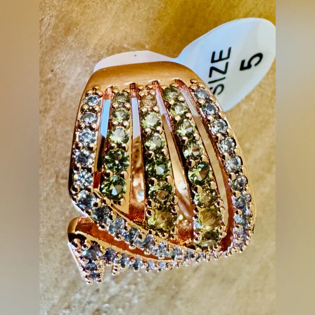 Bomb Party August RG59251 Silky Dancing Grasslands Peridot in Rose Gold Size 5. - Image 2