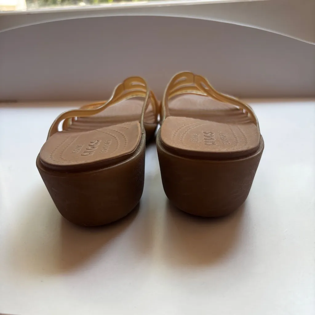Crocs Isabella Mini Wedge Sandals Size 10 Bronze Strappy Gold Brown‎ Wedges Rare - Image 4