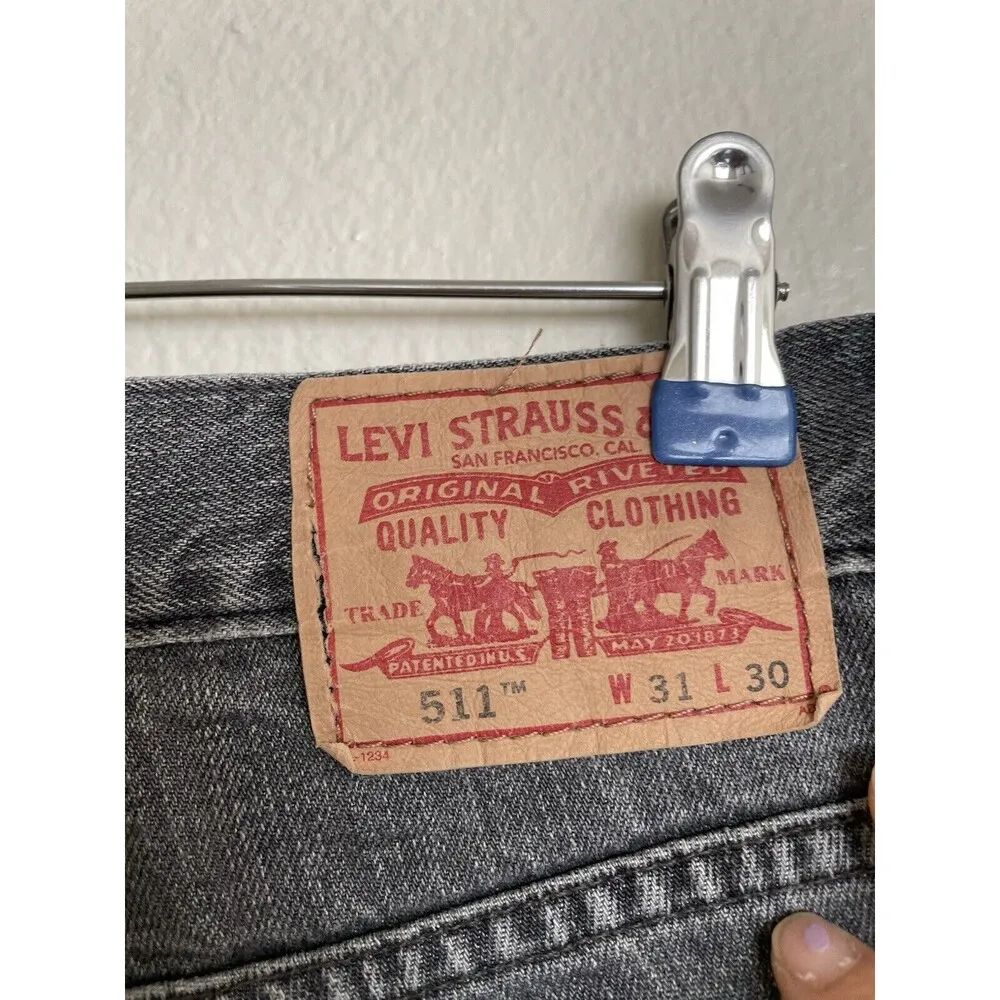 Levi’s Women’s Skinny 511 Grey Denim Cutoff Distressed Shorts High Rise Sz 31 - Image 5