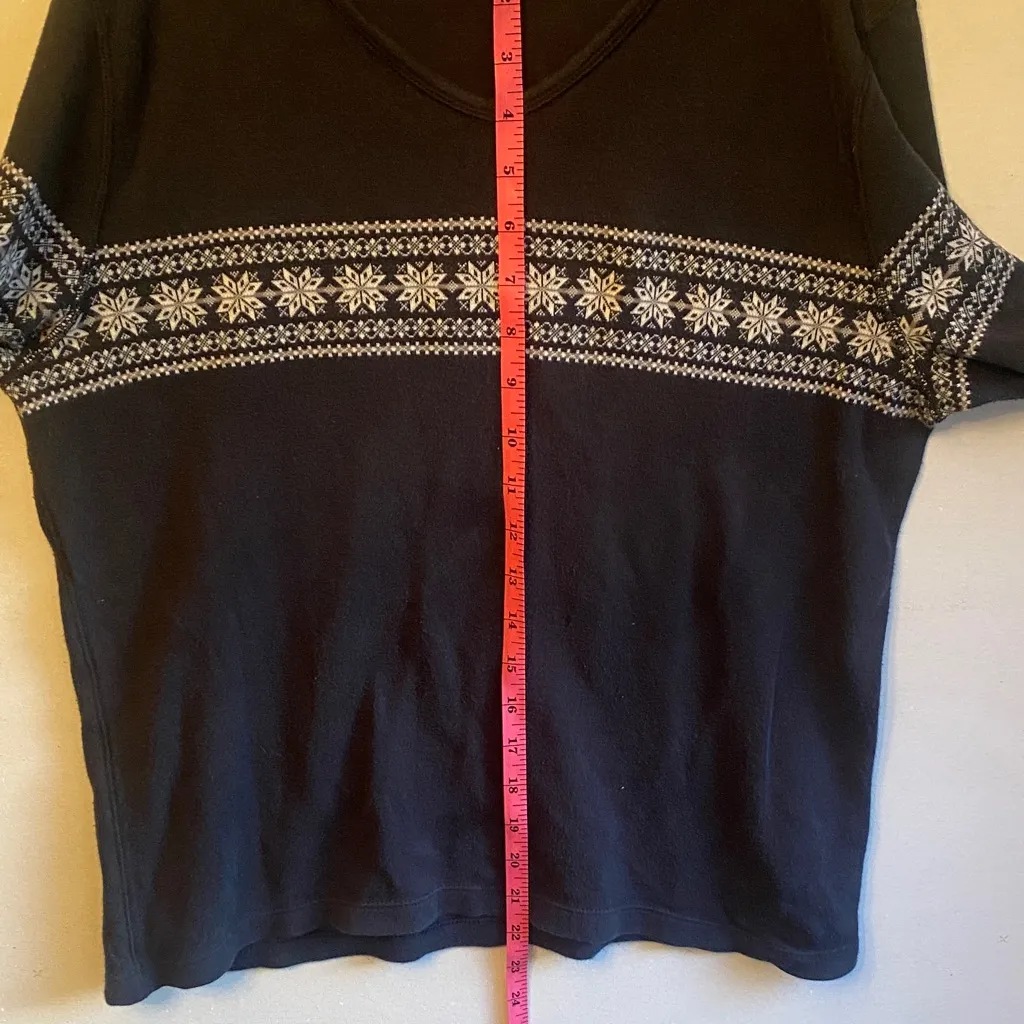 Eddie Bauer Women's Navy V-Neck Sweater - Image 7