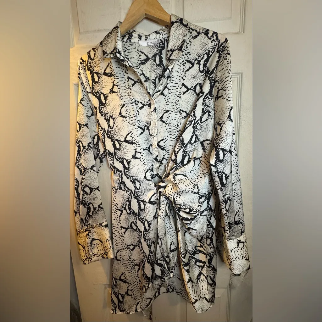 e.ssue Snake Print Shirt Dress  Black & White Animal Print Front Knot Size L - Image 5