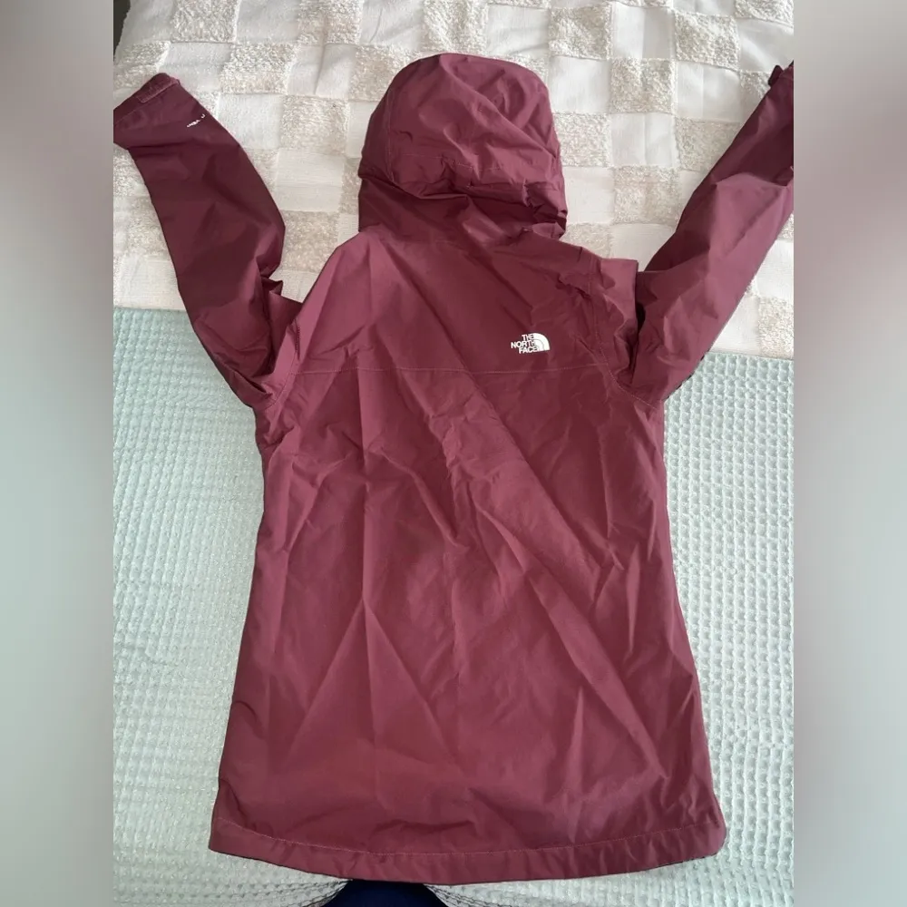 Northface Dryvent Dusty Rose Jacket
Size Small - Image 6