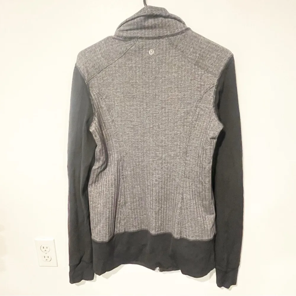 Lululemon Size 10 Nice Asana Jacket Herringbone Heathered Slate Black Jacket - Image 4