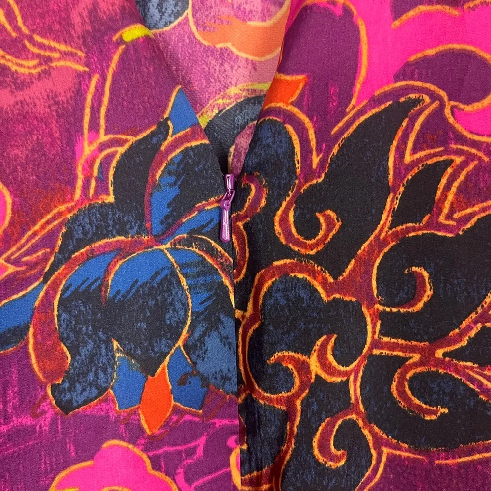 Natori Matte Satin Caftan in plum multi size XL Front Zip - Image 2