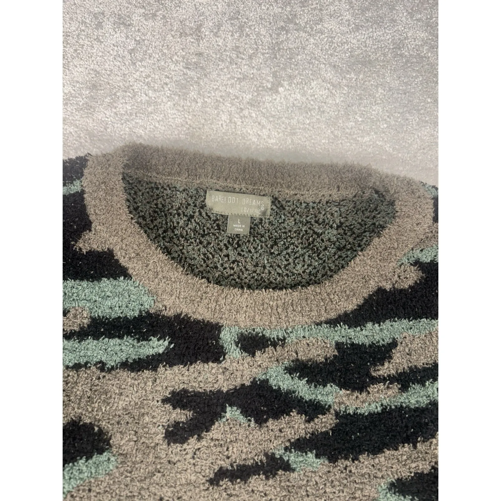 Barefoot Dreams CozyChic Seaside Crew Neck Pullover Sweater Camo Size Large - Image 5