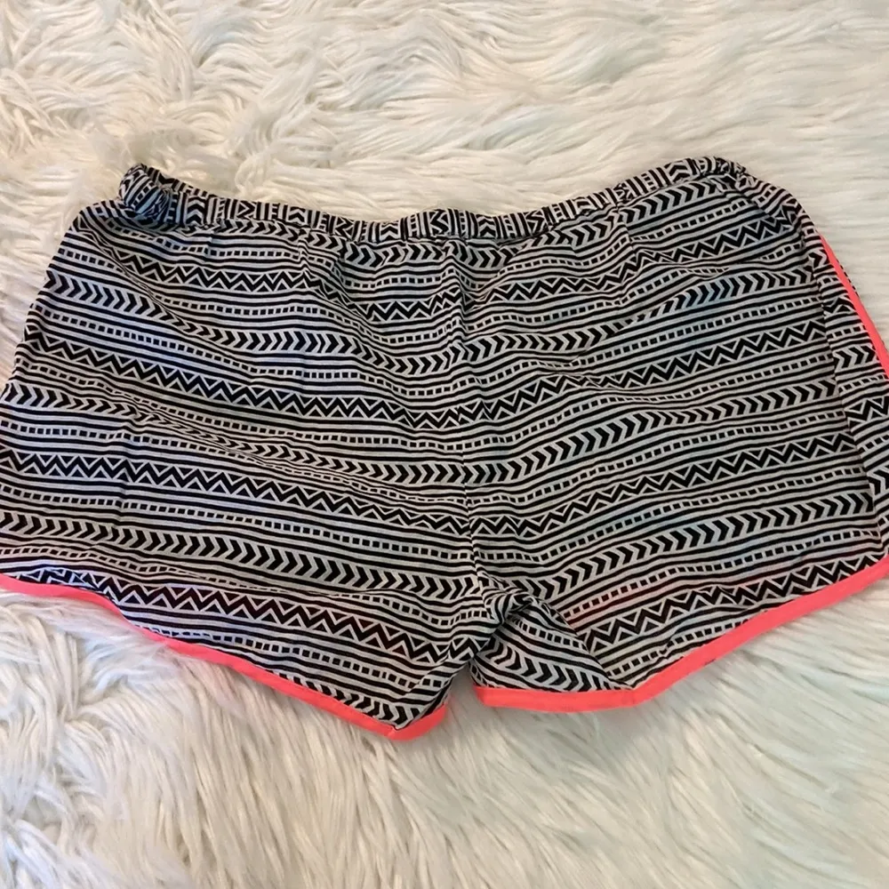 Vanilla Star Women Shorts size L brand new with tag - Image 4