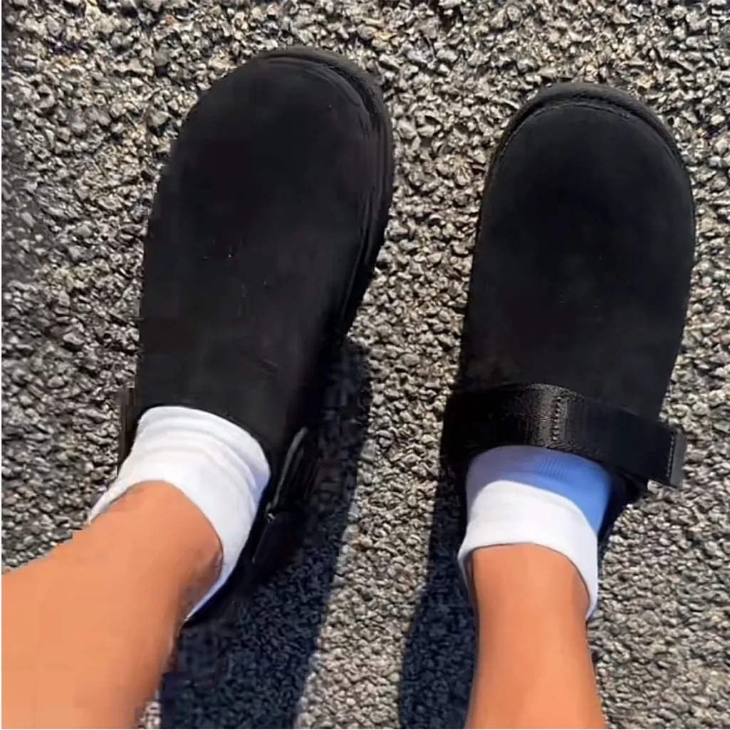 UGG Goldenstar Cozy Clog Black - Image 4