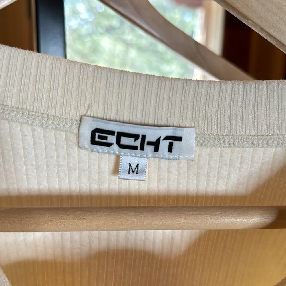 NWOT ECHT RIBBED HIGH CUT LONG SLEEVE CREAM SIZE MEDIUM - Image 4