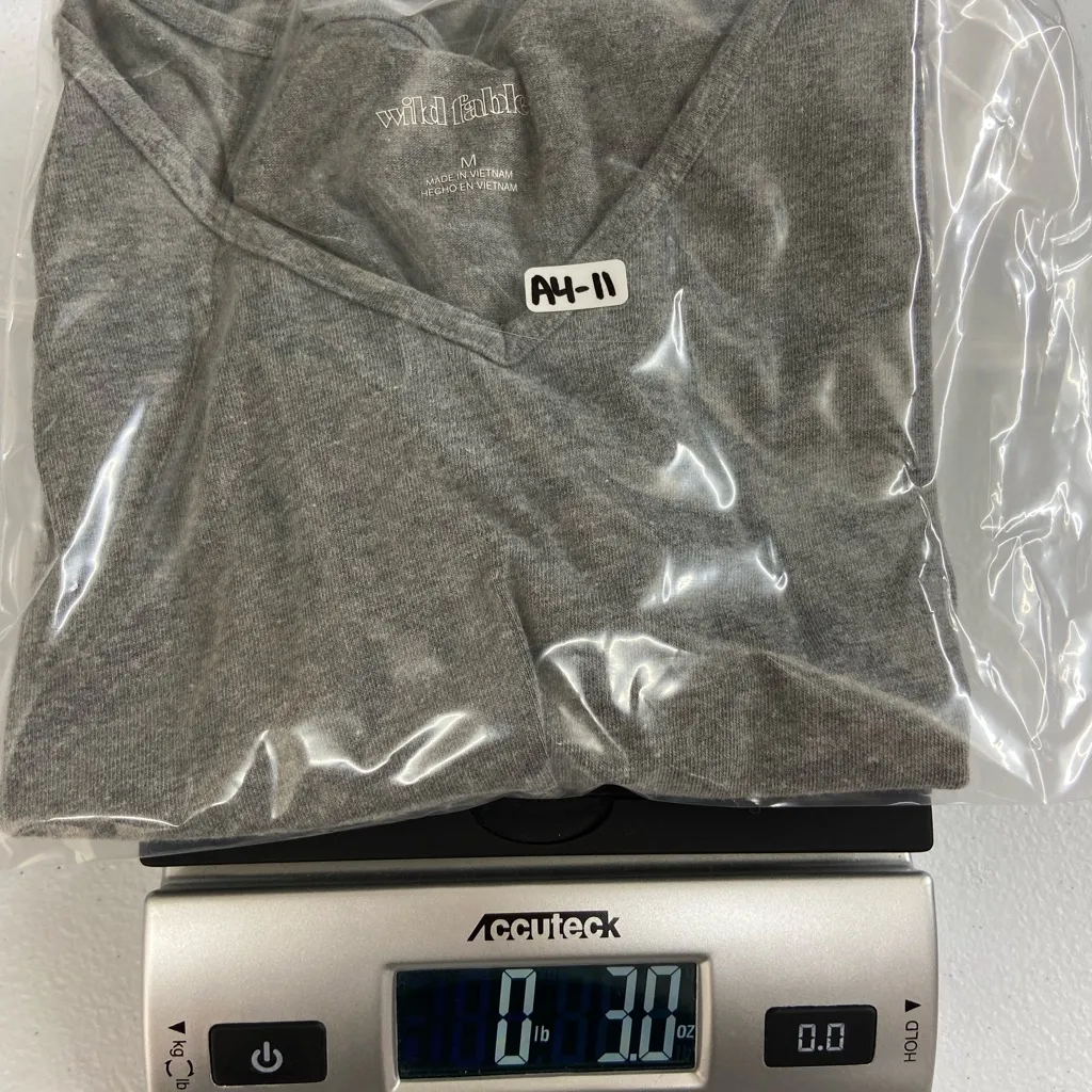 EUC Wild Fable women’s gray‎ short sleeve v-neck cropped tshirt top stretch M - Image 6