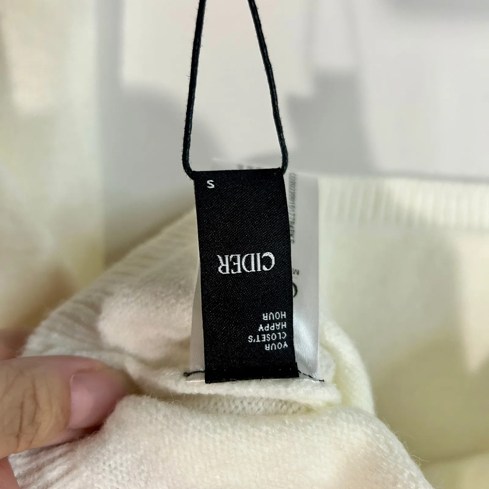 Cider Women’s Cropped Turtleneck Sweater White Size Small NWT Acrylic Nylon - Image 4