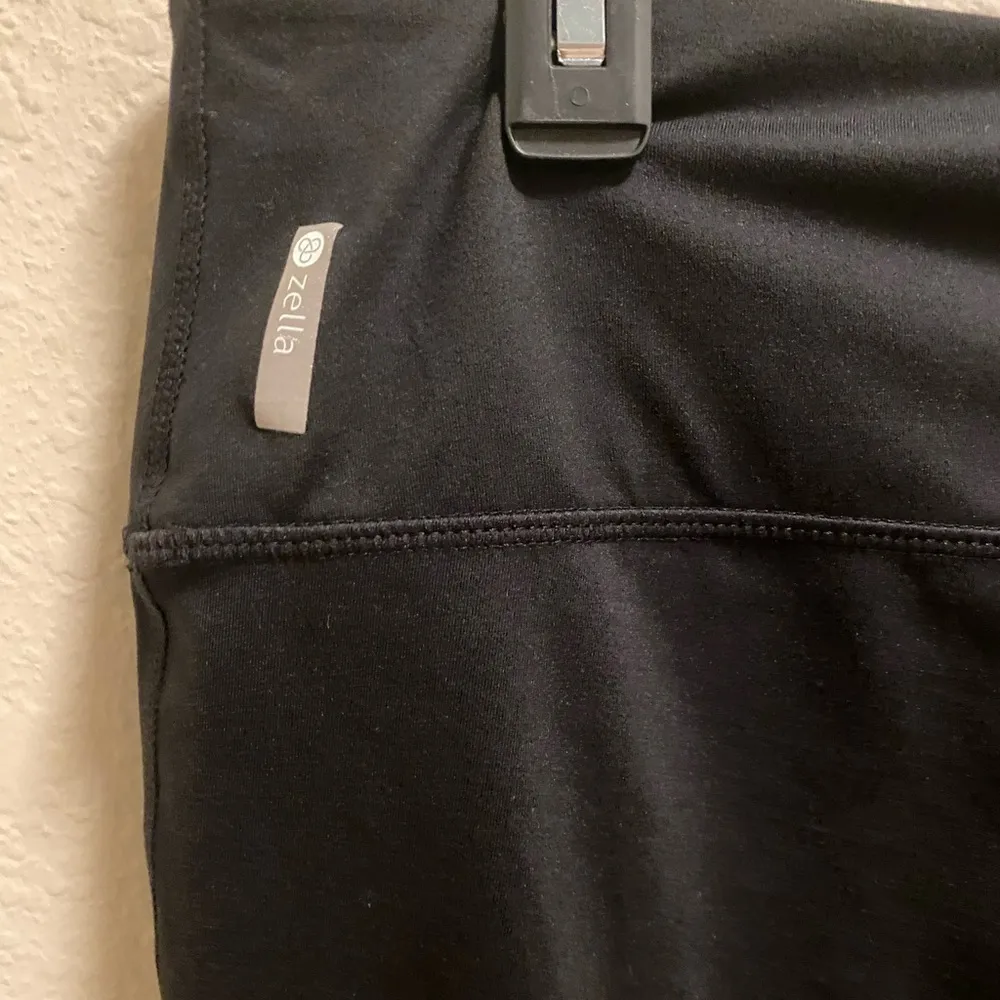 Zella Black Cropped Leggings. - Image 5