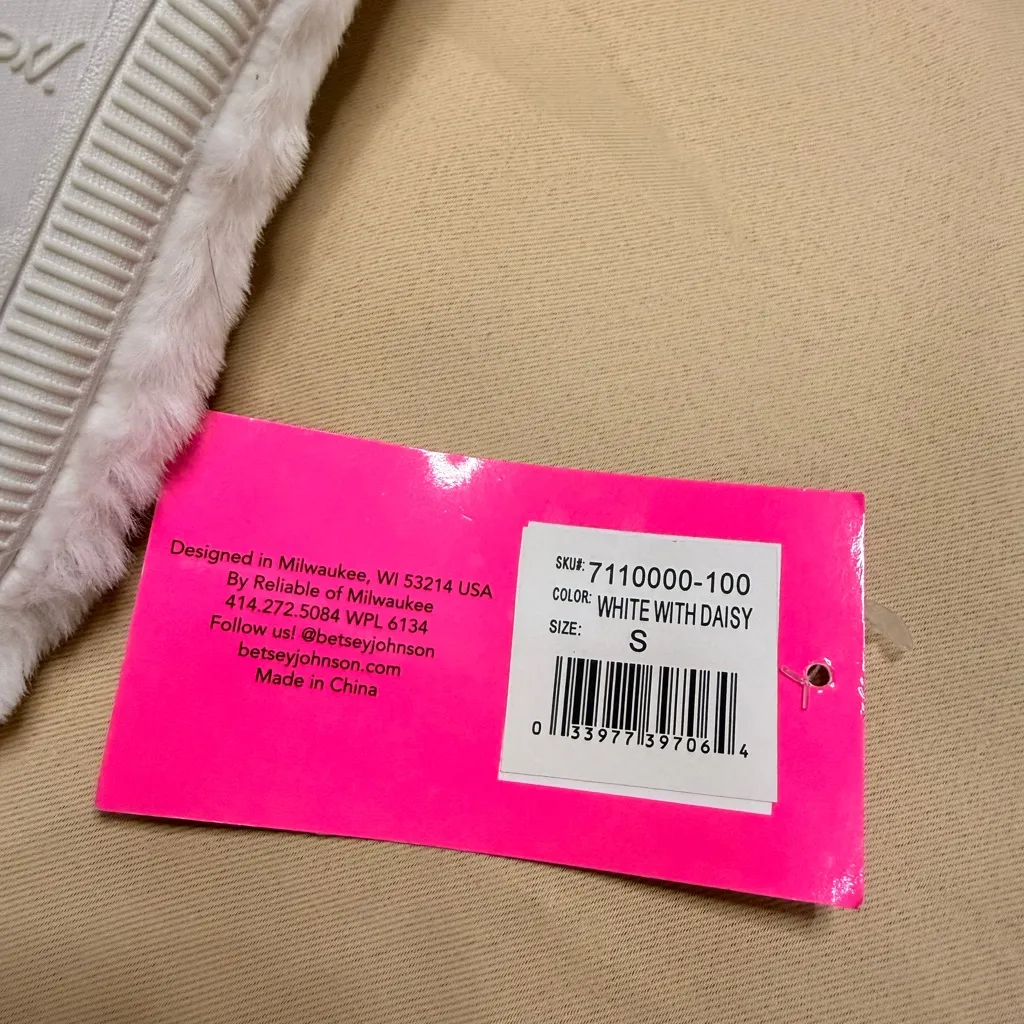 NWT- Betsey Johnson Slippers - Image 8