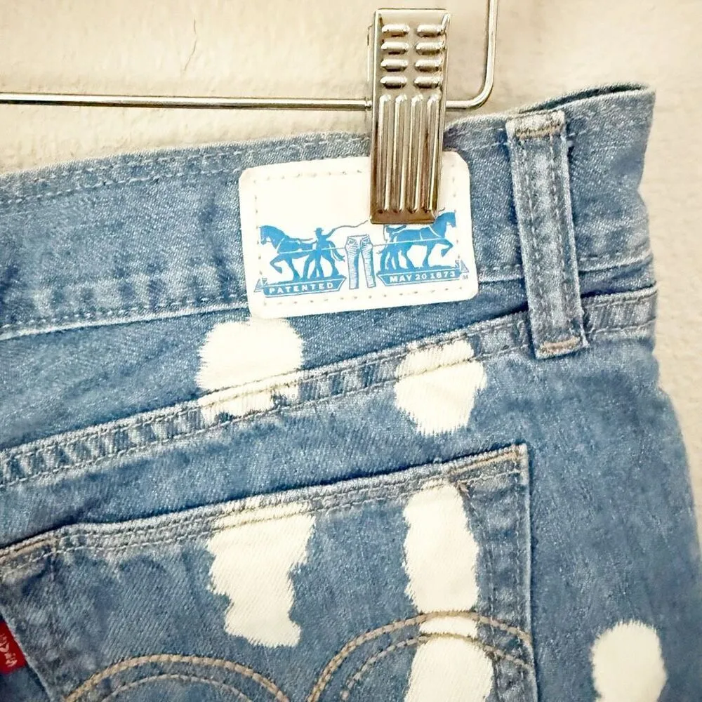 LEVI'S | Denim Jean Bleach Raw Hem Booty Shorts Two Tone White Blue | Size 8, 29 - Image 5