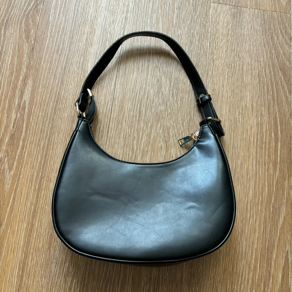 Amazon Black Faux Leather Rounded Mini Bag Fashion Basic Shoulder Bag - Image 5