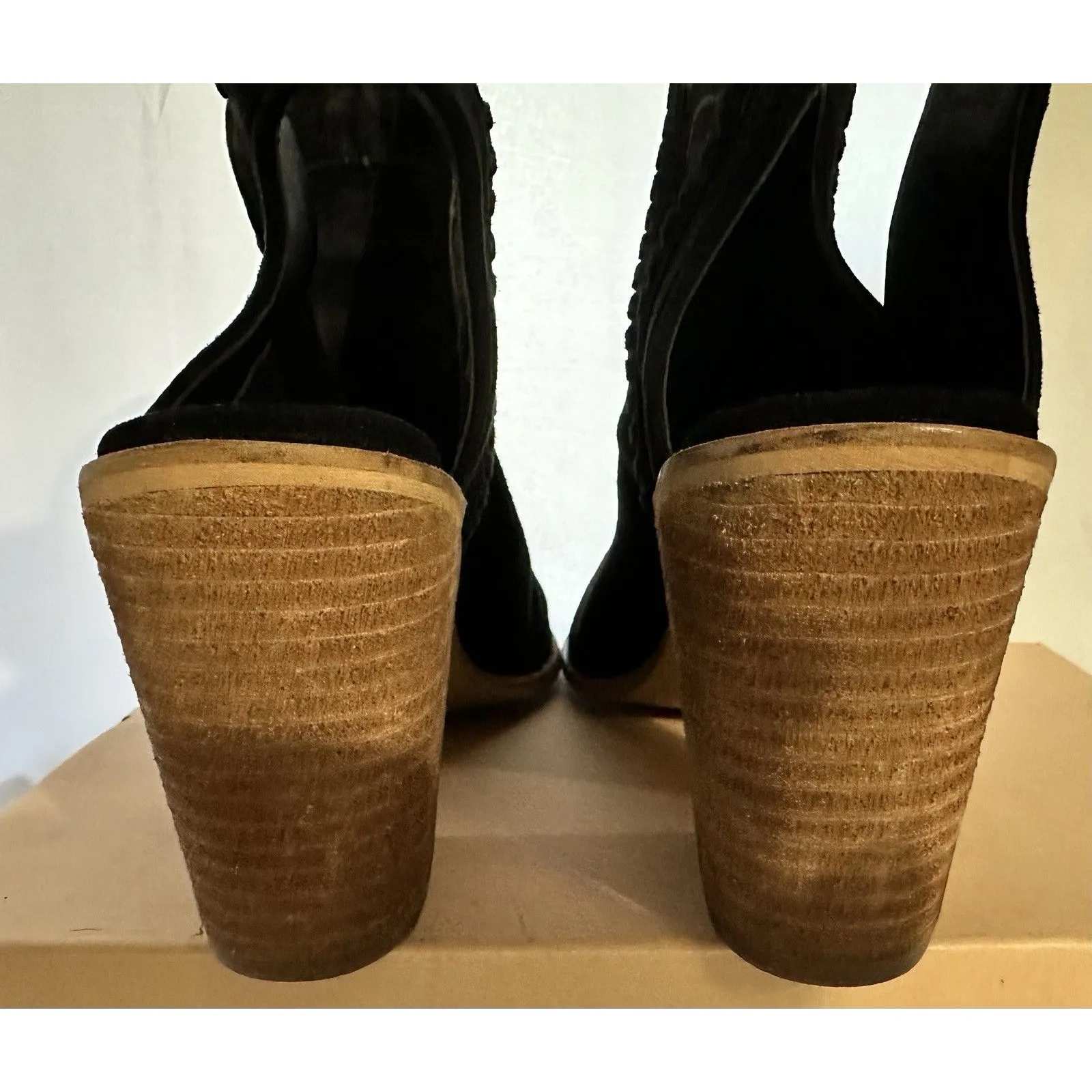 Steve Madden Black Macro Suede Cutout Block Heel Bootie Size 8.5 - Image 9