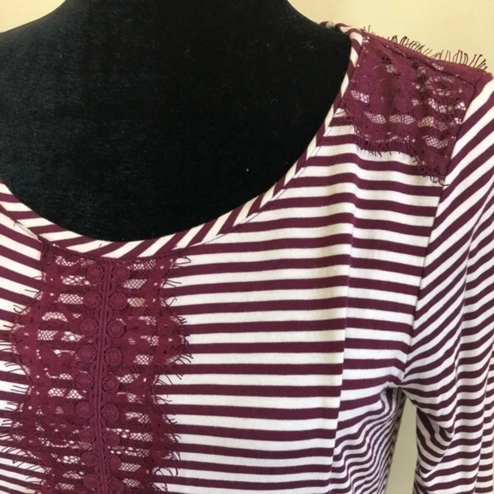 New Women’s Maison Jules Lace-Trim Tee Savory Wine - Image 4