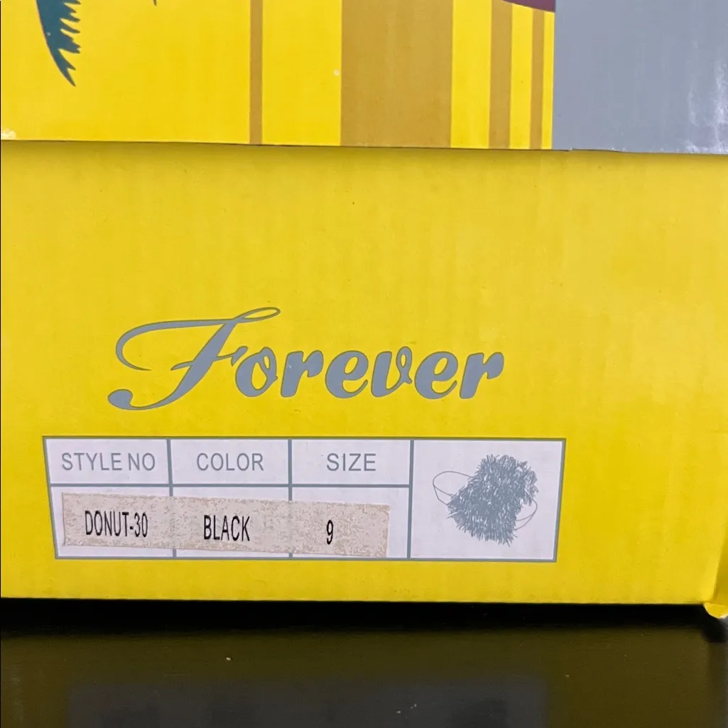 Forever Link Forever Donut Black Fuzzy Platform Slides - Image 4