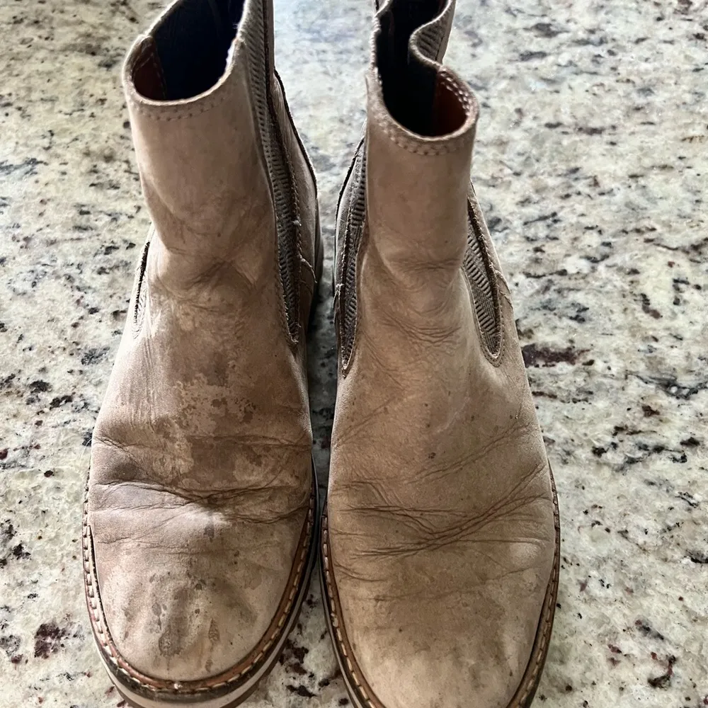 Timberland Tan Ankle Boots with Durable Sole - Image 2